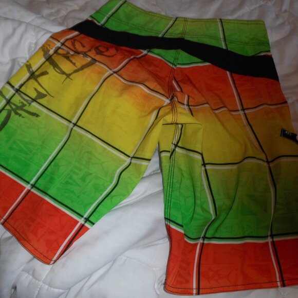 SALT‎ LIFE MENS BOARD SHORTS IN SZ 30 - Picture 8 of 10